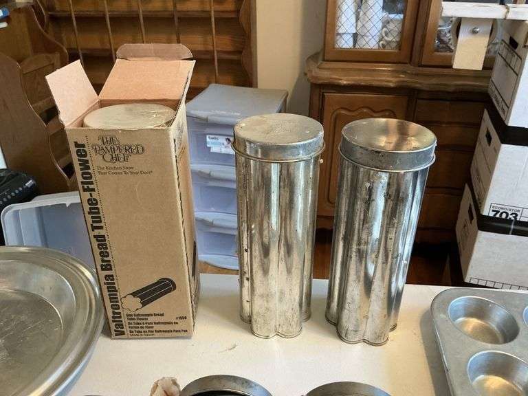 Baking pans and molds