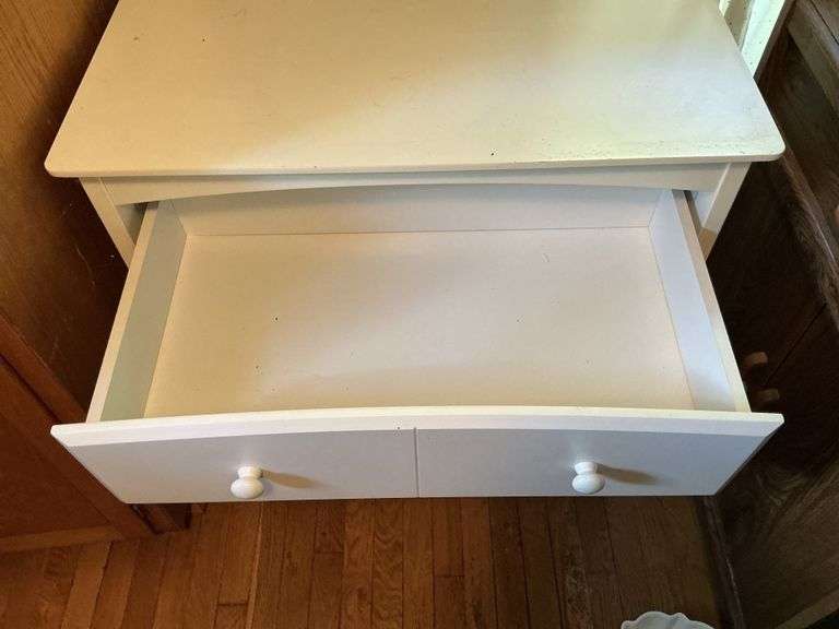 Chest of drawers