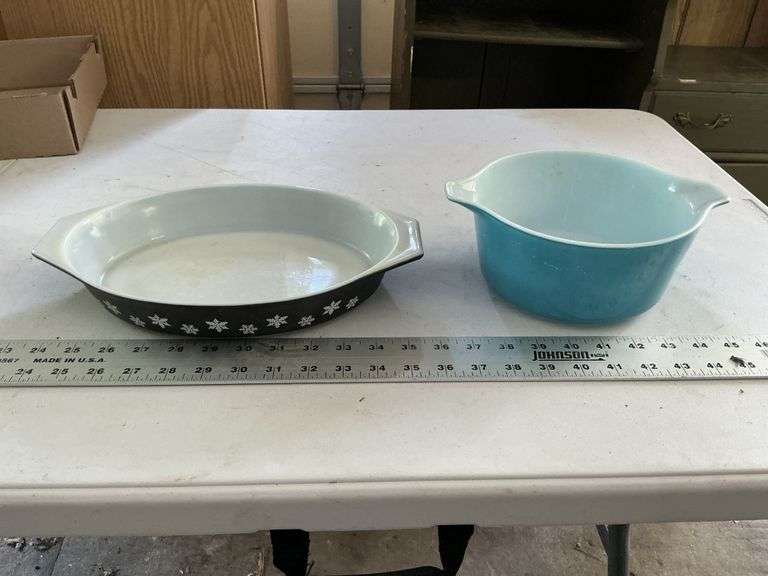 Pyrex casseroles