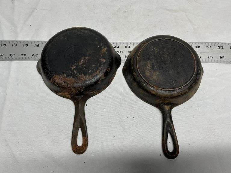 Cast iron skillets (1Griswold)