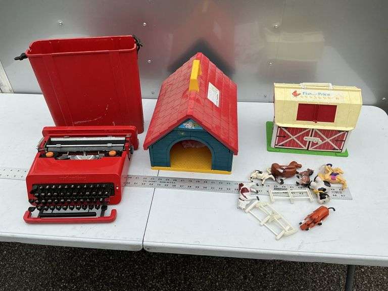 Fisher-Price barn/Valentine typewriter, etc.