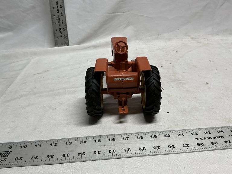 Allis-Chalmers 190 tractor