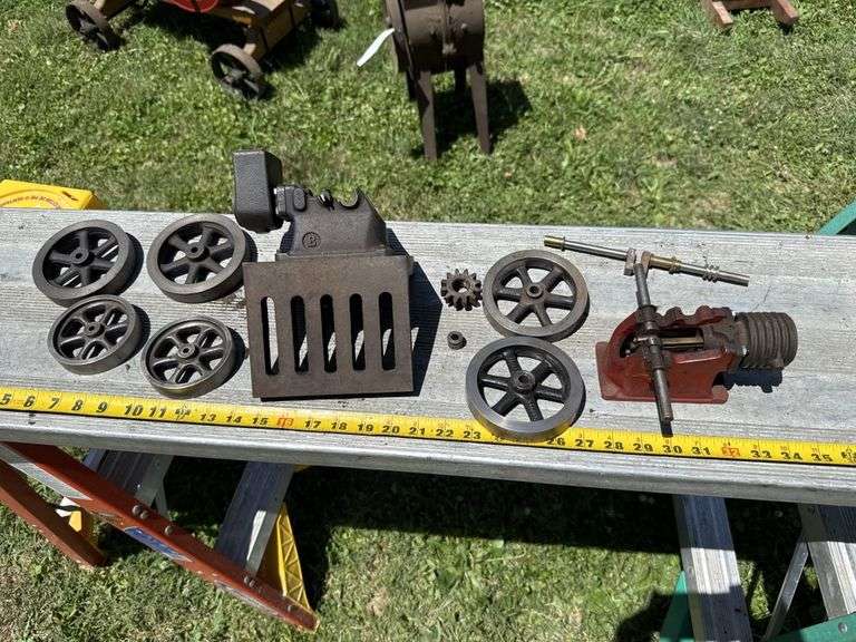 Model engines - Legacy Auction Company