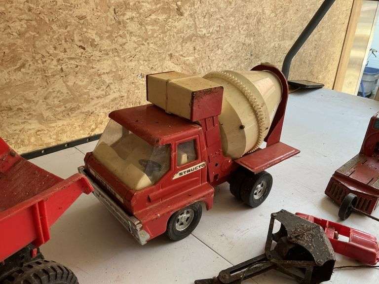 Plastic/metal toys