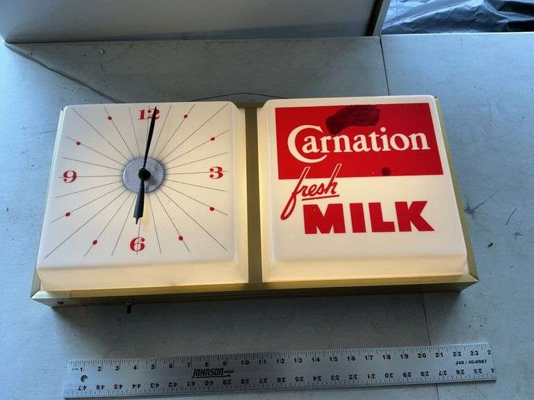 Lighted Carnation clock-lights up/has been
