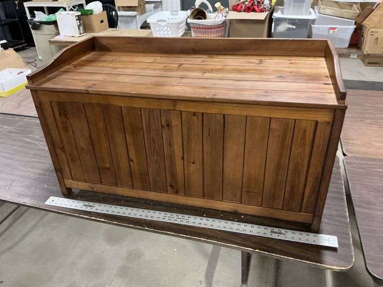 Outdoor storage box
