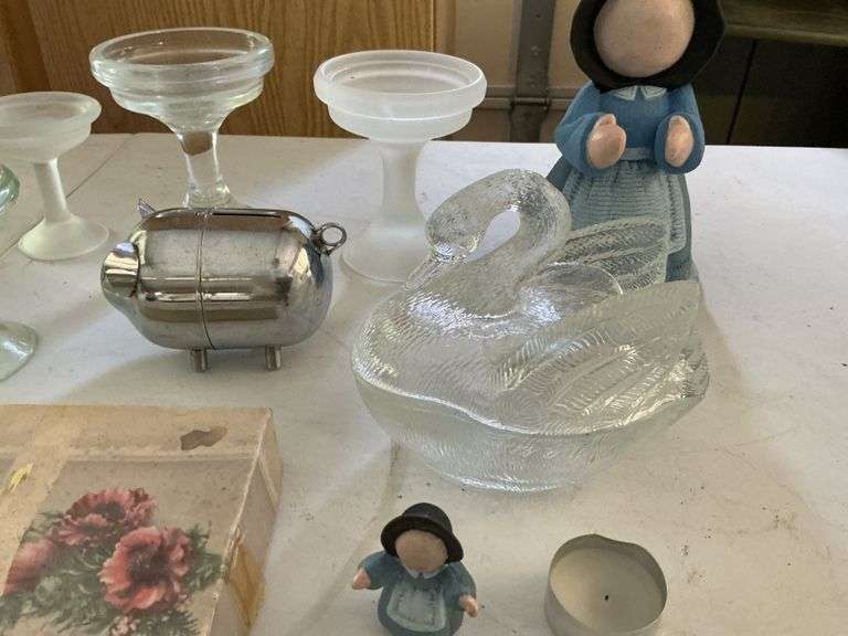 Bowls/bank/goose on the nest etc.