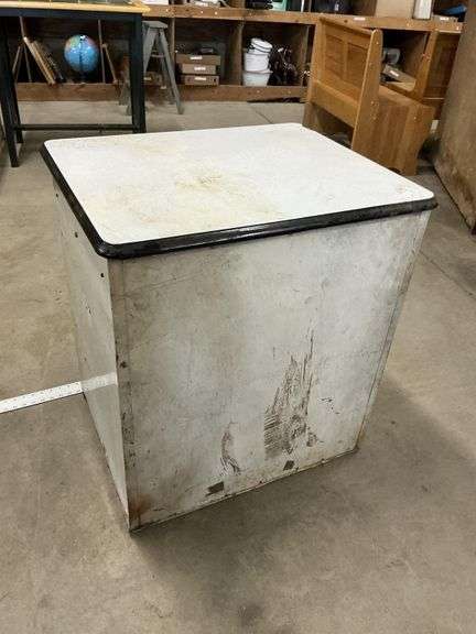 Enamel top metal cabinet