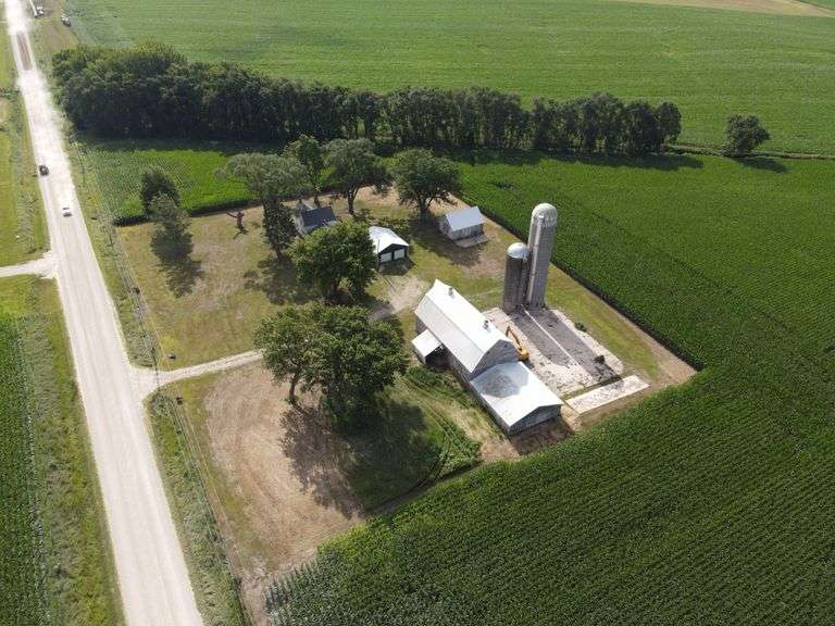 Real Estate at 1260 240th St, Waverly IA, 50677