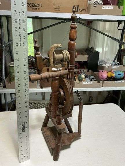 Miniature spinning wheel