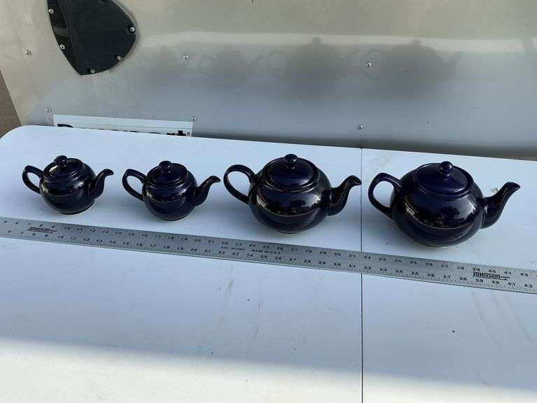 Blue teapots