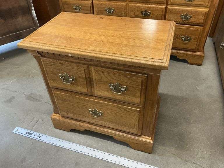 Oak dresser and nightstand