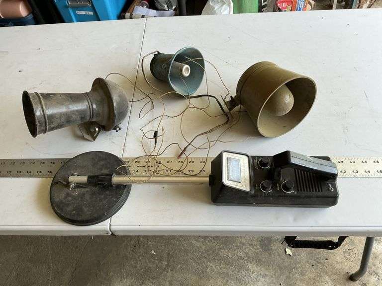 Metal detector and horns
