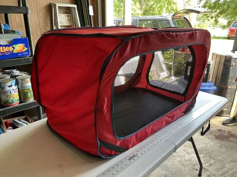 Folding dog crate