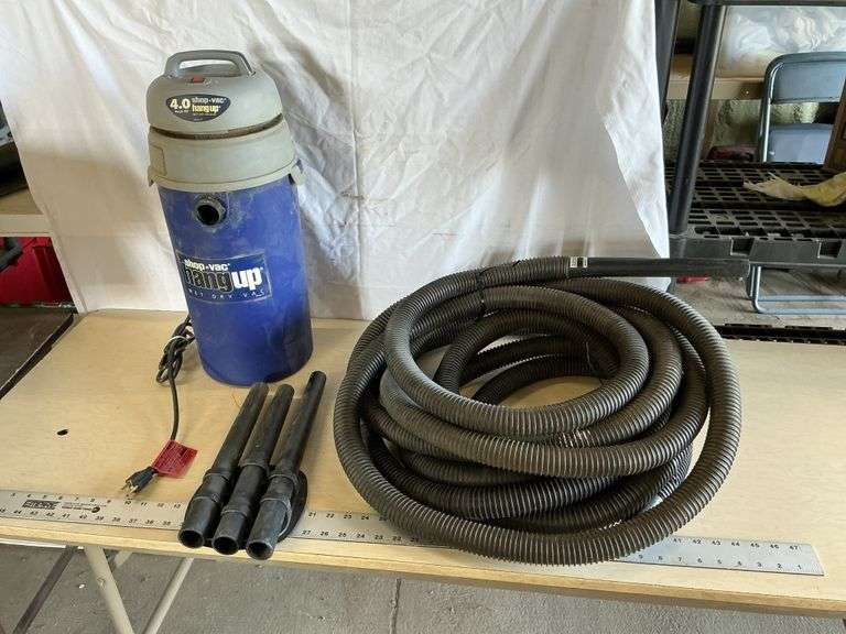 Hang up shop vac