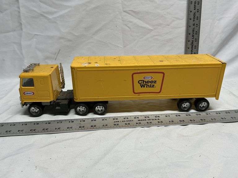 Kraft Cheez Whiz semi
