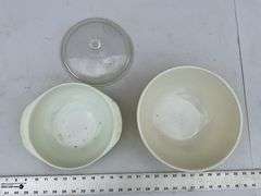Vintage Pyrex bowl and covered dish