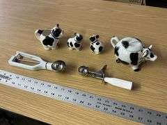 Cow cream and sugars/salt and peppers and ice