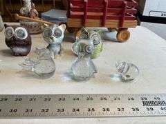 Figurines and solar owls, etc.