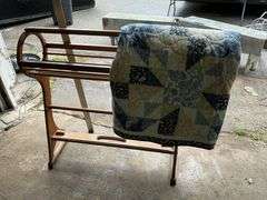 Quilt rack and comforter