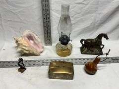 Oil lantern, horse, statue, jewelry box, etc.