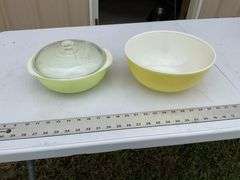 Vintage Pyrex bowl and covered dish