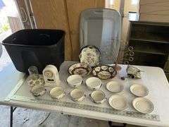 Soup bowls/clock/chicken feeder