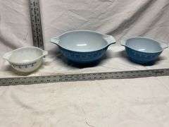 Pyrex bowls
