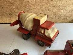 Plastic/metal toys