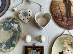 Wall hangings and decor