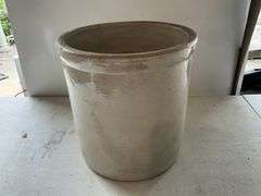 Red Wing 3 gallon crock-chips on bottom