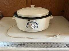 Slow cooker