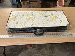 Folding picnic table