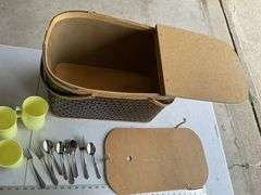 Picnic basket with table service