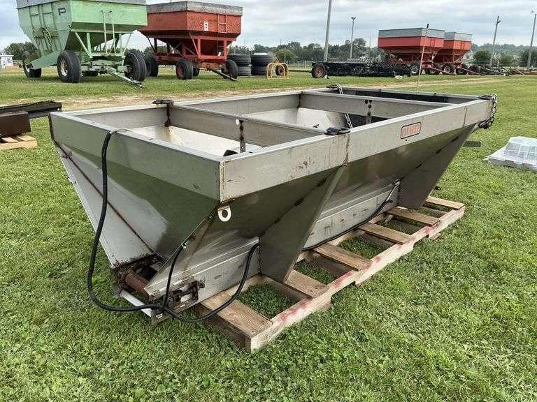 Hiniker stainless steel salt and sand spreader