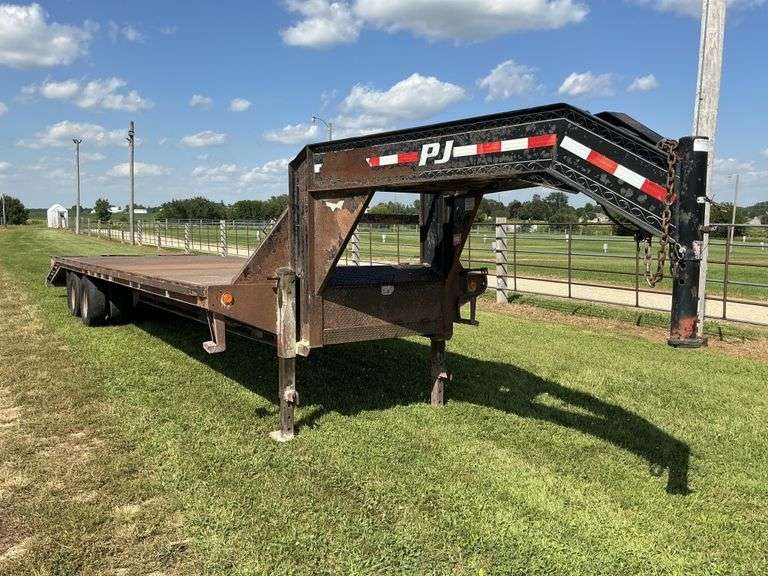 30' P&J gooseneck trailer