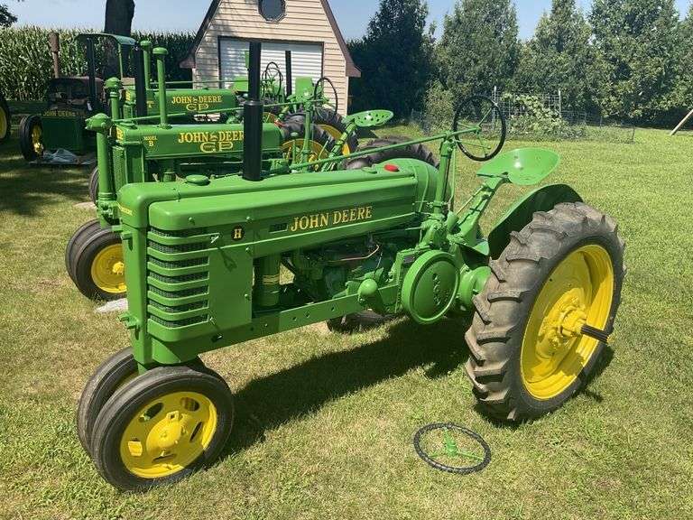 1939 John Deere H tractor