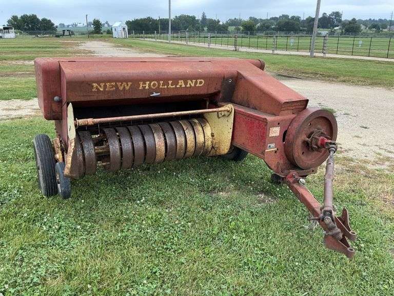 New Holland 270 baler