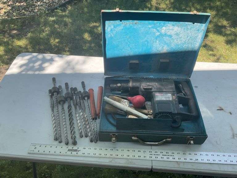 Bosch hammer drill with bits, works