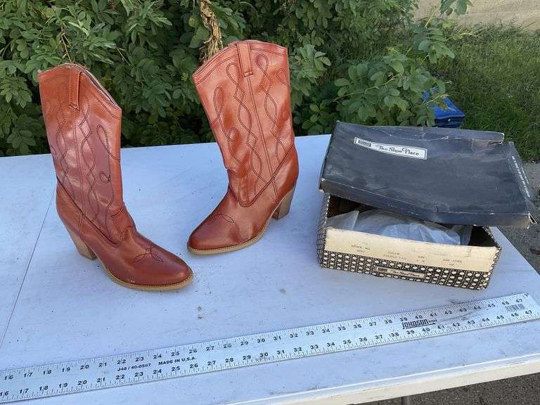 Vintage Women's 9M boots