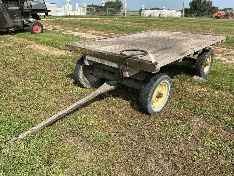 6'6" x 10' Flat rack w/John Deere 963 running