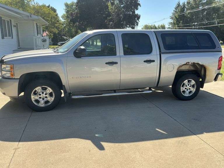 2007 Chevrolet C 1500 Silverado 3 ton pickup. VIN