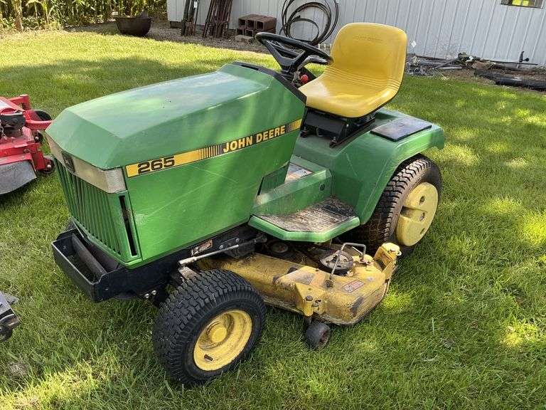 John Deere 265 lawnmower w/wheel weights and