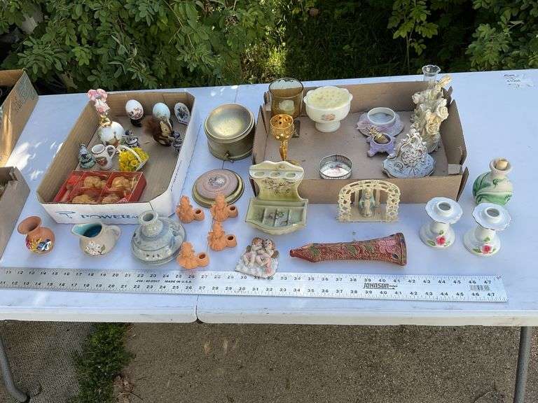 Decorative items including figurines