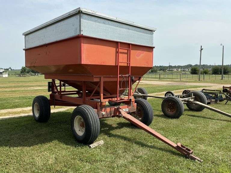 Kory 185 gravity wagon on Kory gear with lights