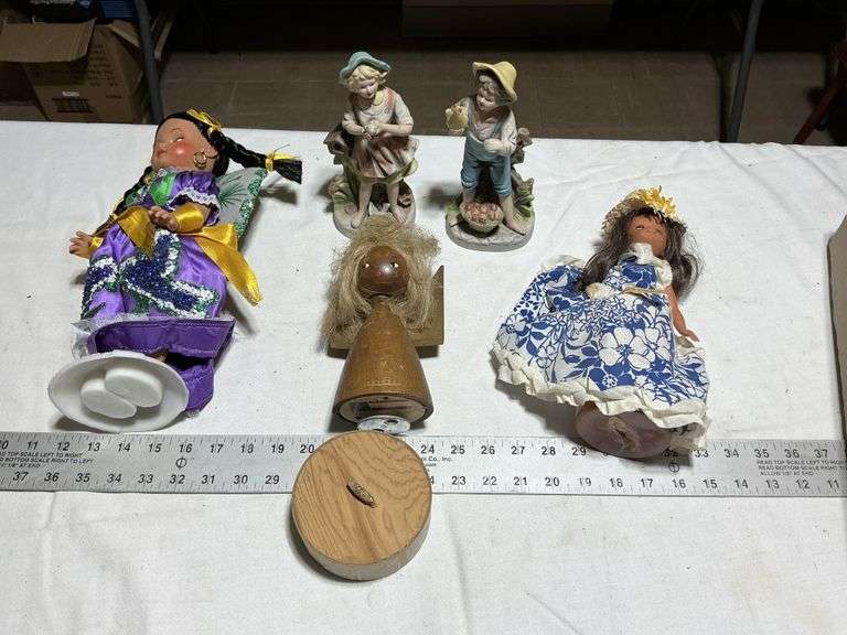 Dolls and porcelain Homco figurines