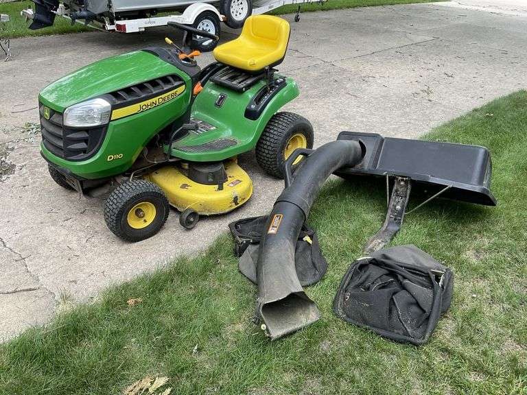 John Deere D110 lawn tractor