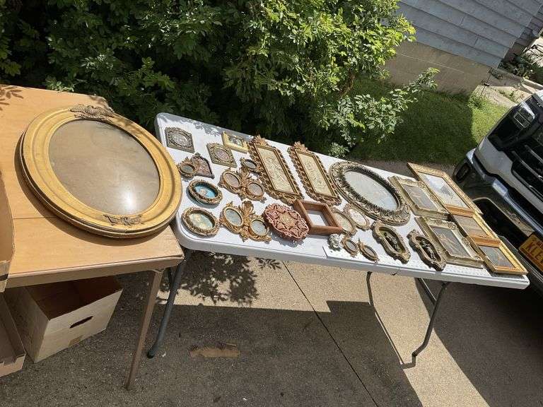Wall hangings, picture frames and mirrors