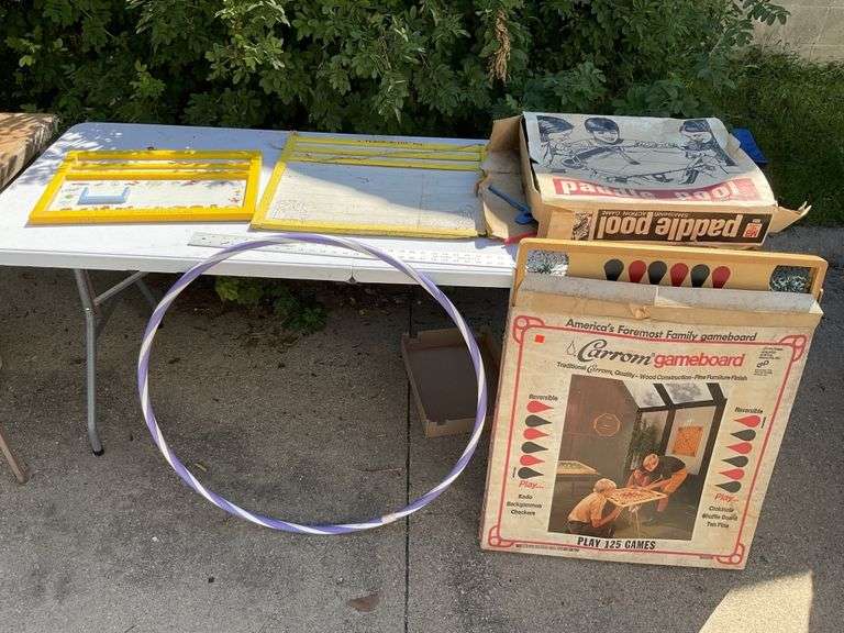 Carrom board, hula hoop, etc., some paddle pool