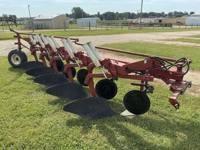 IH 720 plow (spring reset)